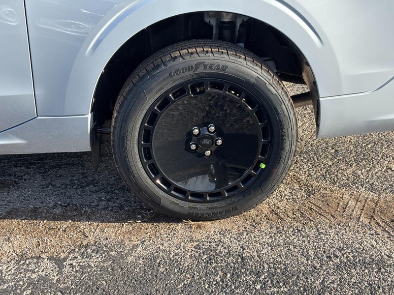 Ford Maverick Vehicle Full-screen Gallery Image 11