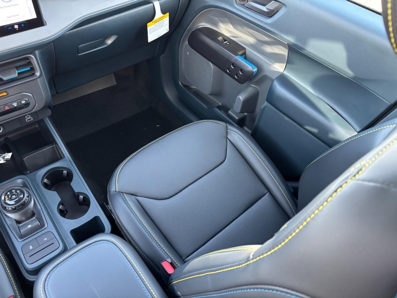 Ford Maverick Vehicle Full-screen Gallery Image 16