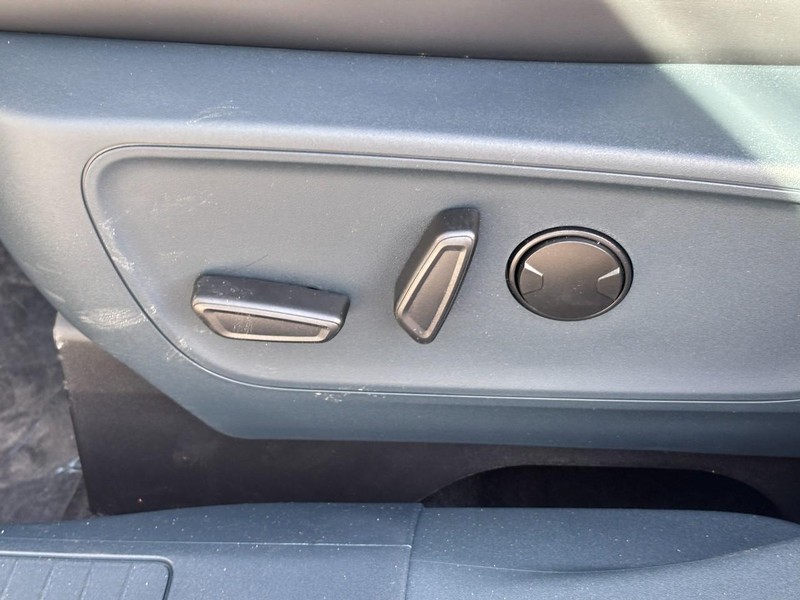 Ford Maverick Vehicle Full-screen Gallery Image 17