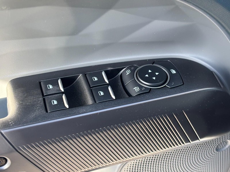 Ford Maverick Vehicle Full-screen Gallery Image 18