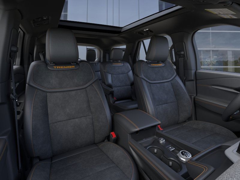 Ford Explorer Vehicle Full-screen Gallery Image 12