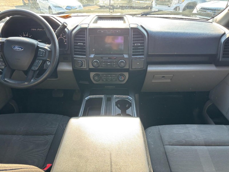 Ford F-150 Vehicle Full-screen Gallery Image 14