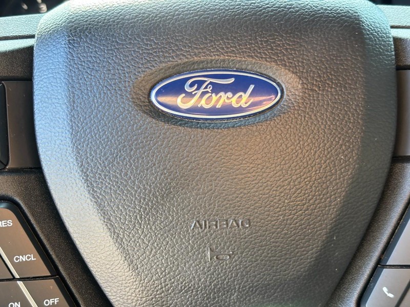 Ford F-150 Vehicle Full-screen Gallery Image 19