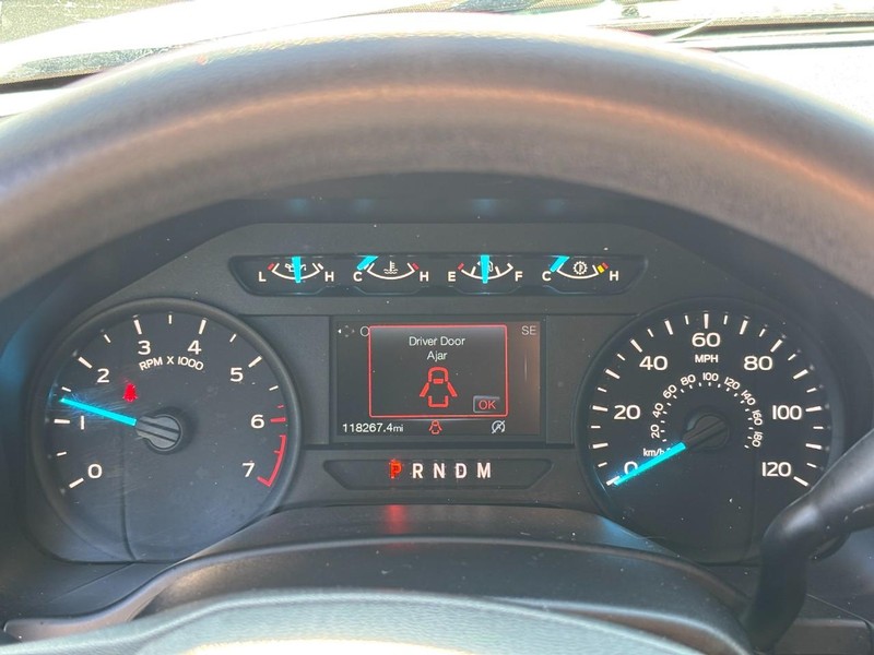 Ford F-150 Vehicle Full-screen Gallery Image 21