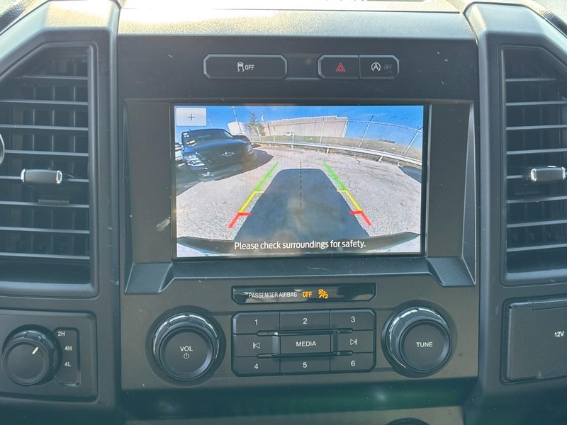 Ford F-150 Vehicle Full-screen Gallery Image 23