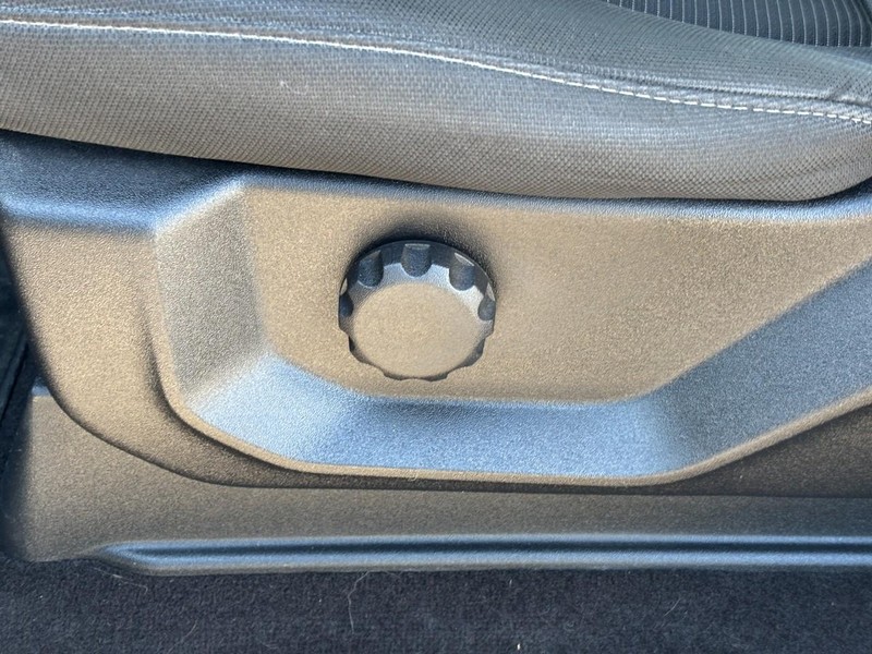 Ford F-150 Vehicle Full-screen Gallery Image 25