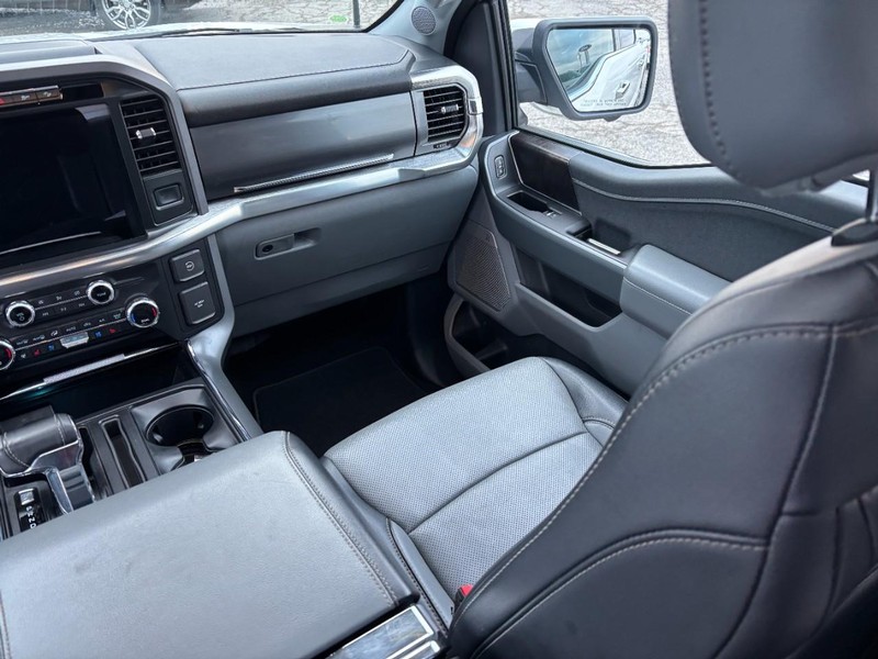 Ford F-150 Vehicle Full-screen Gallery Image 15