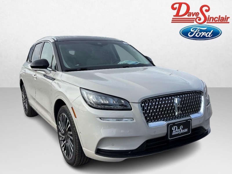 Lincoln Corsair Vehicle Full-screen Gallery Image 04