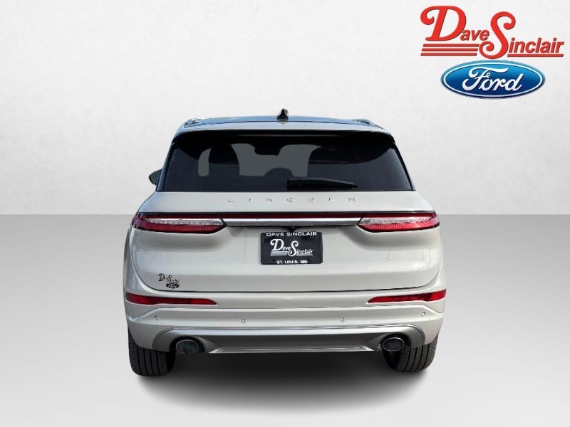 Lincoln Corsair Vehicle Full-screen Gallery Image 08