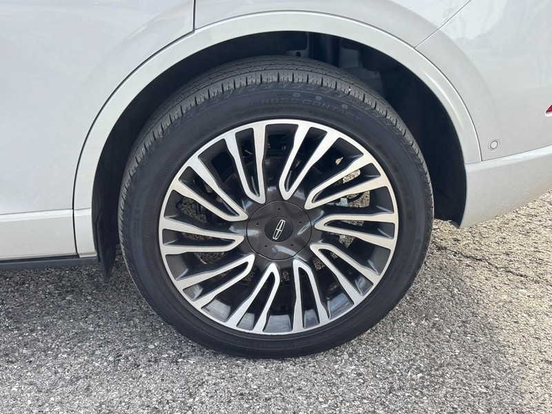 Lincoln Corsair Vehicle Full-screen Gallery Image 11