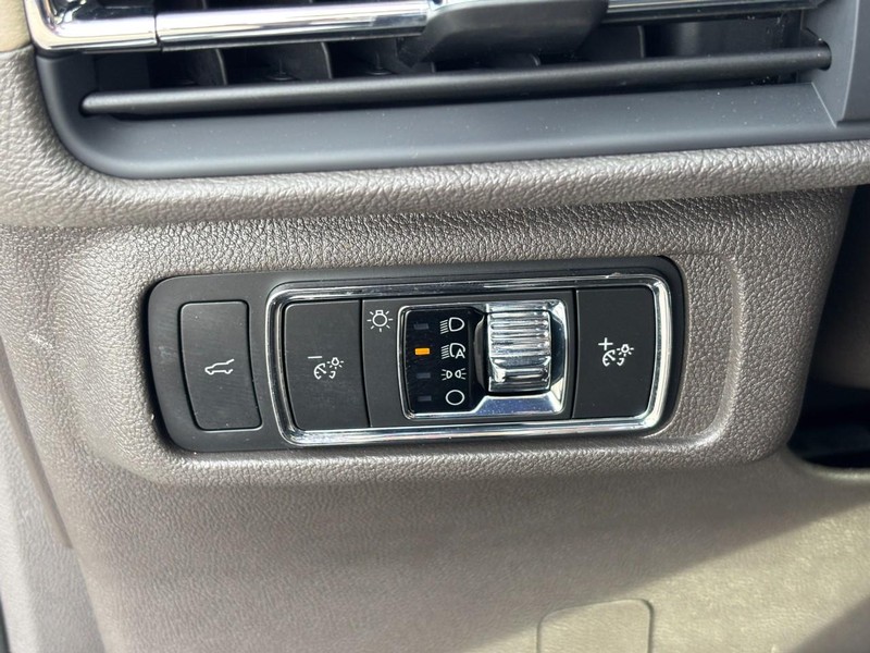 Lincoln Corsair Vehicle Full-screen Gallery Image 18