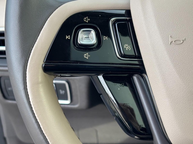 Lincoln Corsair Vehicle Full-screen Gallery Image 19