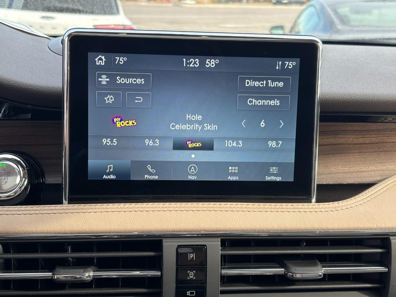 Lincoln Corsair Vehicle Full-screen Gallery Image 23