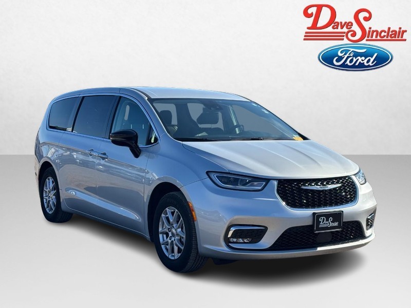 Chrysler Pacifica Vehicle Full-screen Gallery Image 04