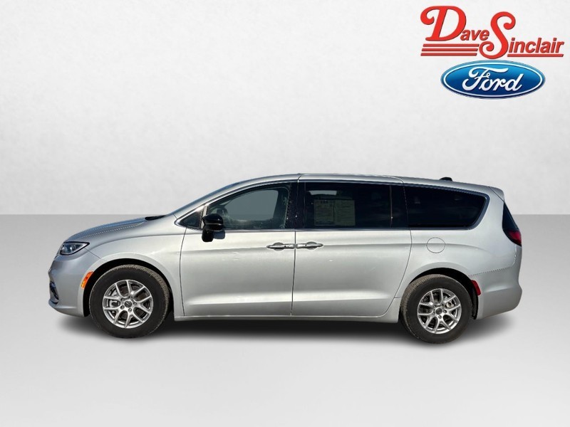 Chrysler Pacifica Vehicle Full-screen Gallery Image 10