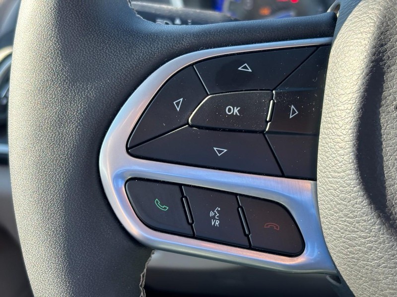 Chrysler Pacifica Vehicle Full-screen Gallery Image 19