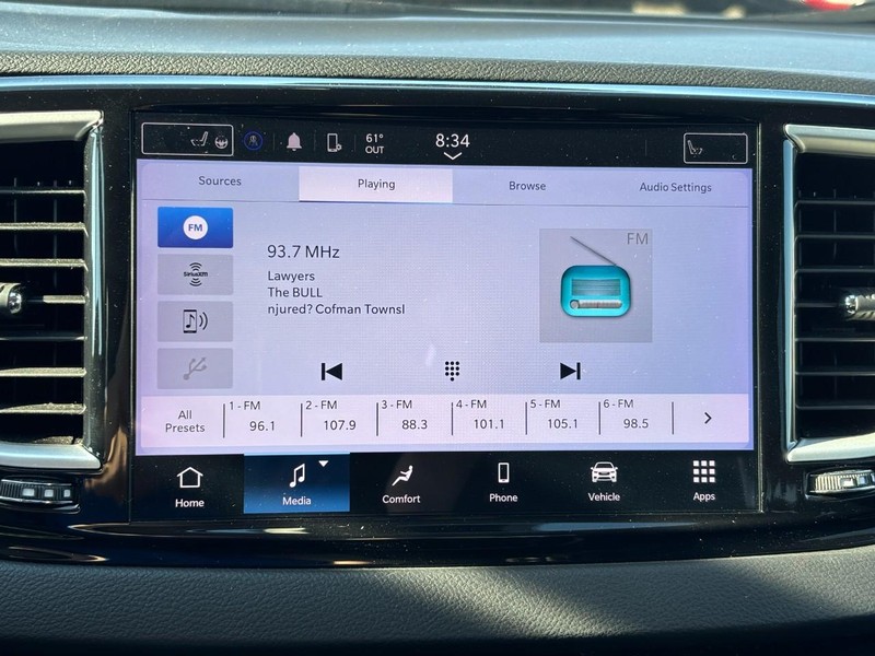 Chrysler Pacifica Vehicle Full-screen Gallery Image 23