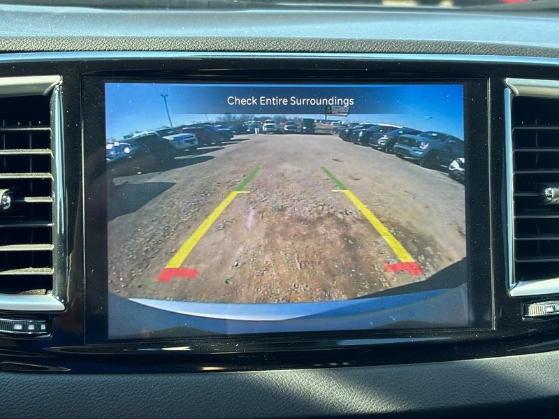 Chrysler Pacifica Vehicle Full-screen Gallery Image 24