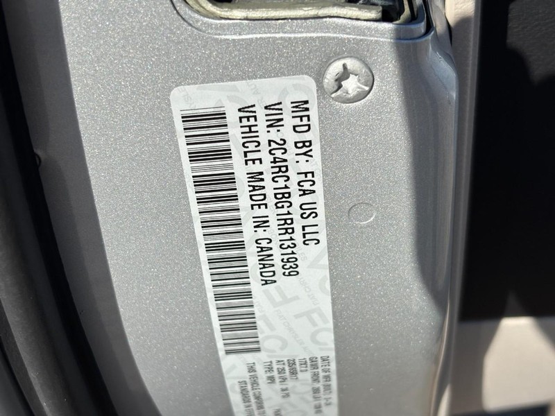 Chrysler Pacifica Vehicle Full-screen Gallery Image 26