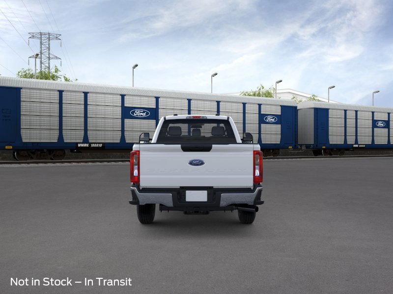 Ford Super Duty F-250 SRW Vehicle Full-screen Gallery Image 07