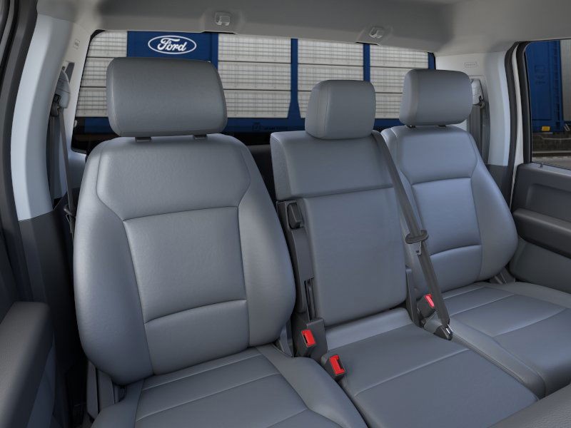 Ford Super Duty F-250 SRW Vehicle Full-screen Gallery Image 12