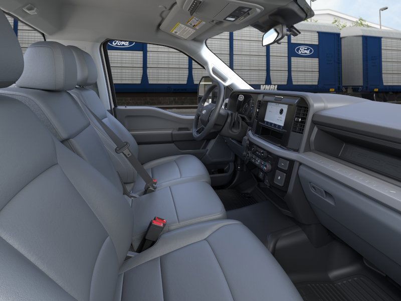 Ford Super Duty F-250 SRW Vehicle Full-screen Gallery Image 13