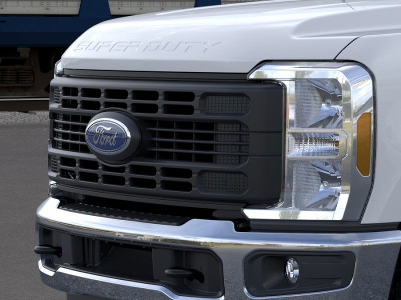 Ford Super Duty F-250 SRW Vehicle Full-screen Gallery Image 19
