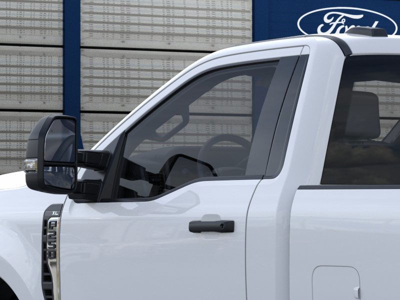 Ford Super Duty F-250 SRW Vehicle Full-screen Gallery Image 22