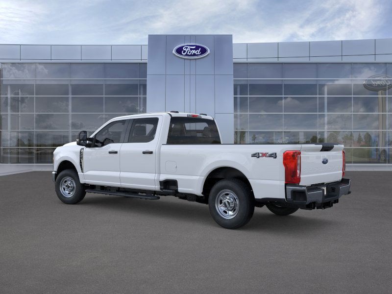 Ford Super Duty F-250 SRW Vehicle Full-screen Gallery Image 05