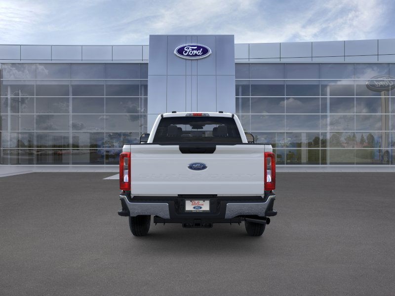 Ford Super Duty F-250 SRW Vehicle Full-screen Gallery Image 07