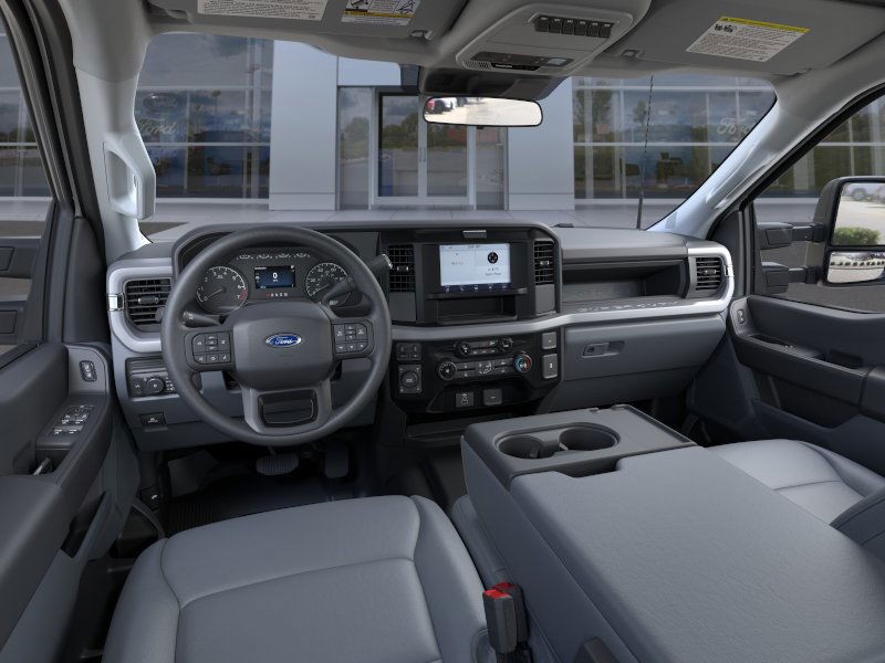 Ford Super Duty F-250 SRW Vehicle Full-screen Gallery Image 11