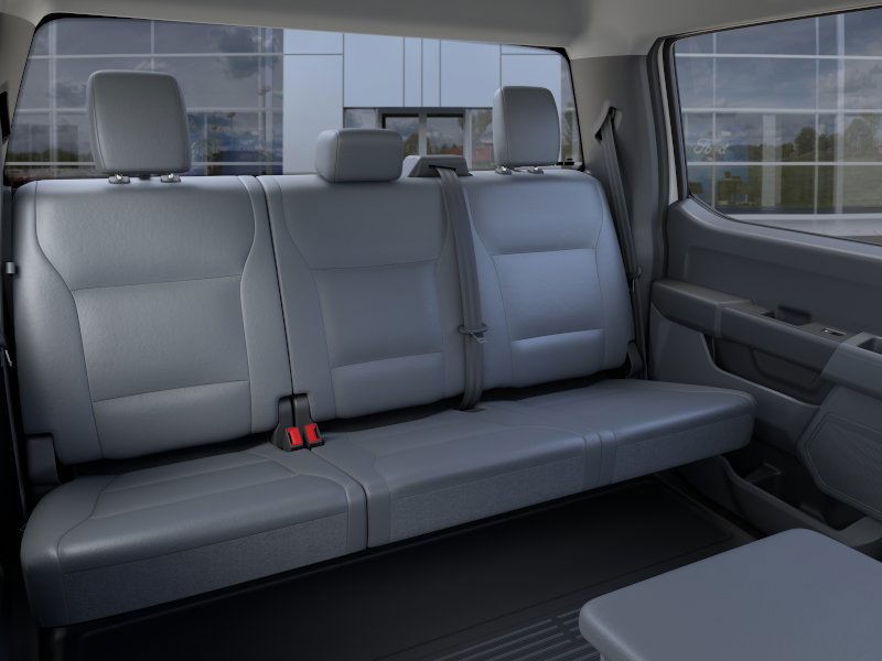 Ford Super Duty F-250 SRW Vehicle Full-screen Gallery Image 13