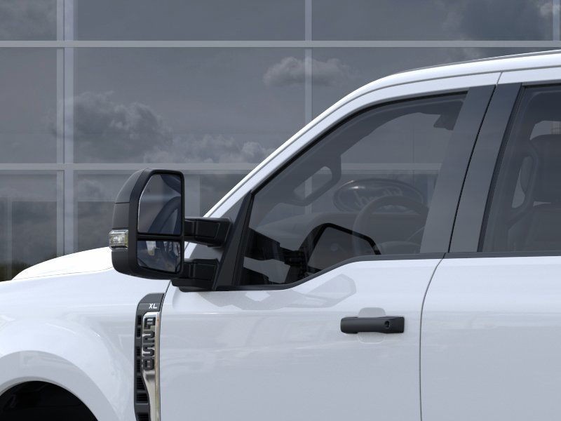 Ford Super Duty F-250 SRW Vehicle Full-screen Gallery Image 22