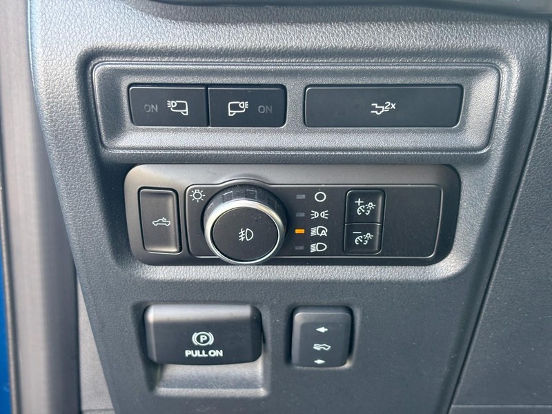 Ford F-150 Vehicle Full-screen Gallery Image 17