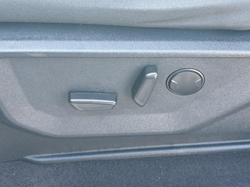 Ford F-150 Vehicle Full-screen Gallery Image 26