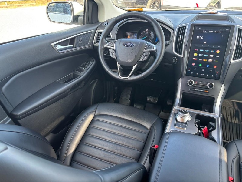 Ford Edge Vehicle Full-screen Gallery Image 13