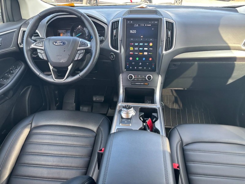 Ford Edge Vehicle Full-screen Gallery Image 14