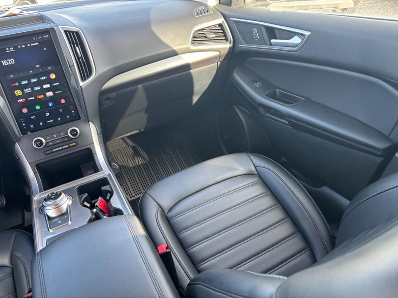 Ford Edge Vehicle Full-screen Gallery Image 15