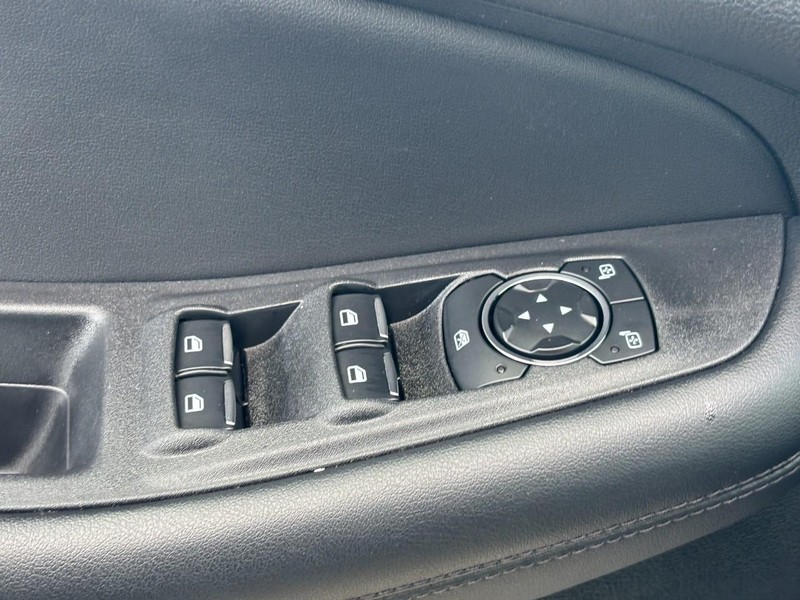 Ford Edge Vehicle Full-screen Gallery Image 16