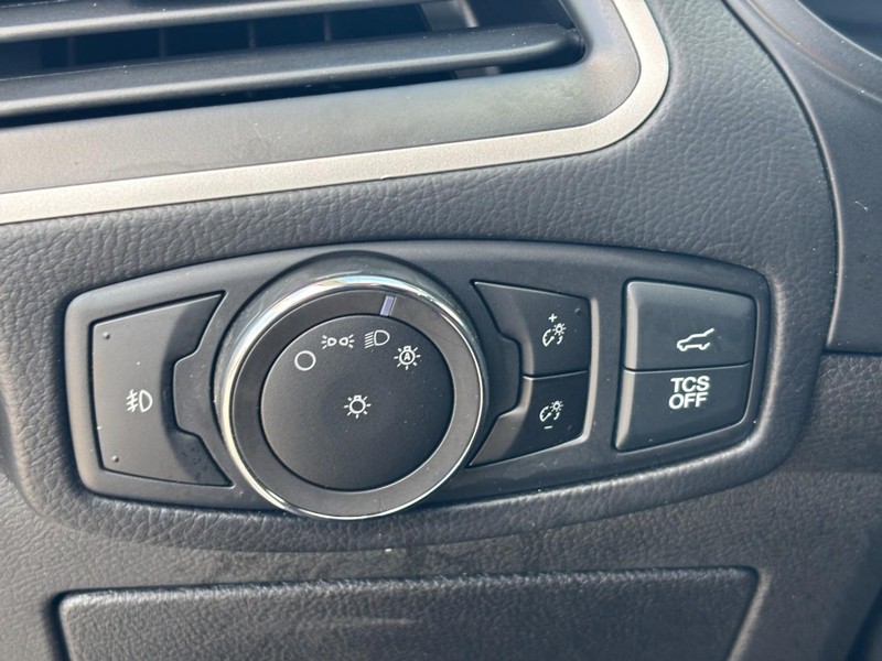 Ford Edge Vehicle Full-screen Gallery Image 17