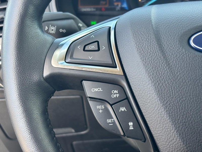Ford Edge Vehicle Full-screen Gallery Image 18