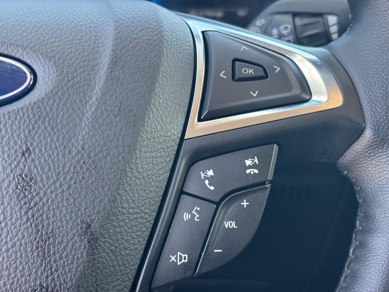 Ford Edge Vehicle Full-screen Gallery Image 20