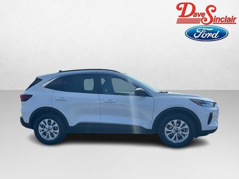 Ford Escape Vehicle Full-screen Gallery Image 05