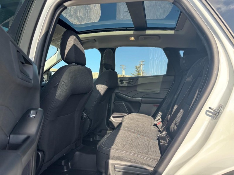 Ford Escape Vehicle Full-screen Gallery Image 12