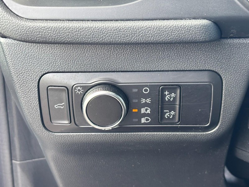 Ford Escape Vehicle Full-screen Gallery Image 17