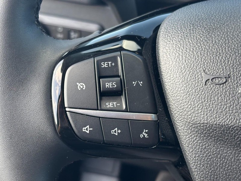 Ford Escape Vehicle Full-screen Gallery Image 18