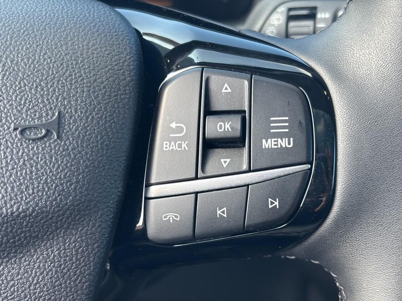 Ford Escape Vehicle Full-screen Gallery Image 20