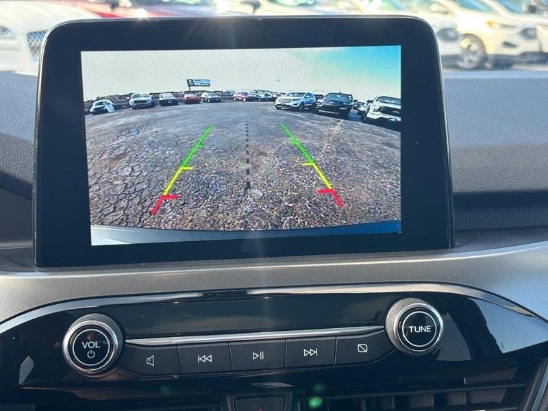 Ford Escape Vehicle Full-screen Gallery Image 23