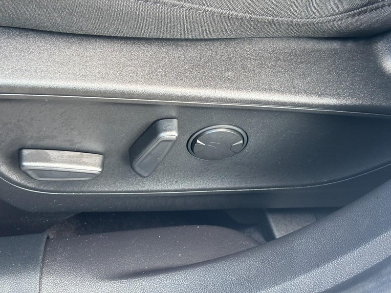 Ford Escape Vehicle Full-screen Gallery Image 25