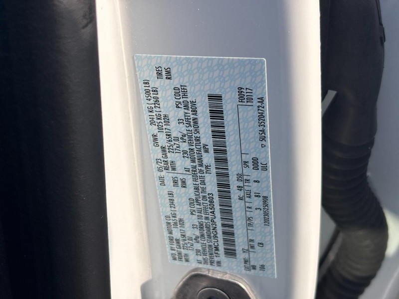 Ford Escape Vehicle Full-screen Gallery Image 26